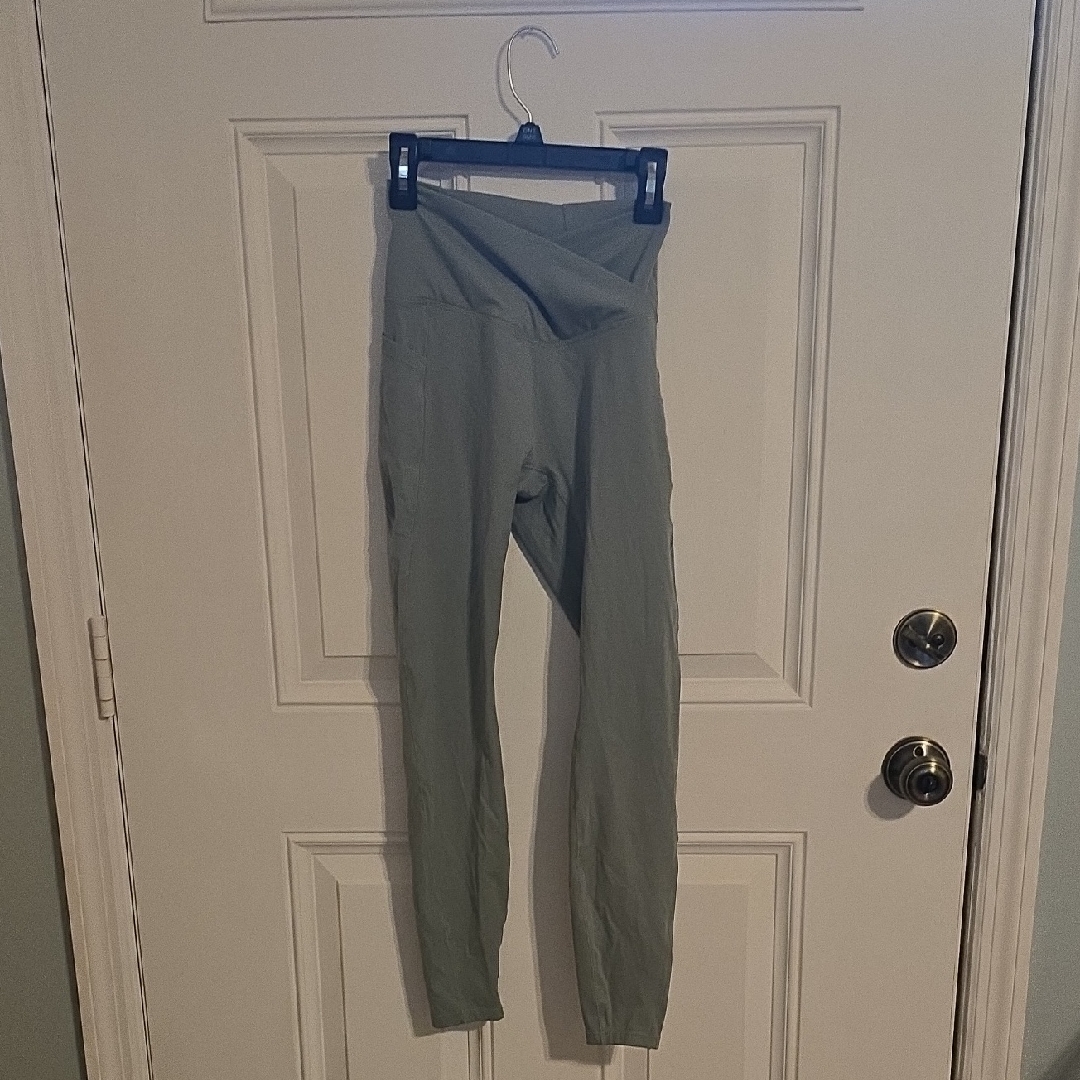Stylish Green Leggings Unsure Of The Brand